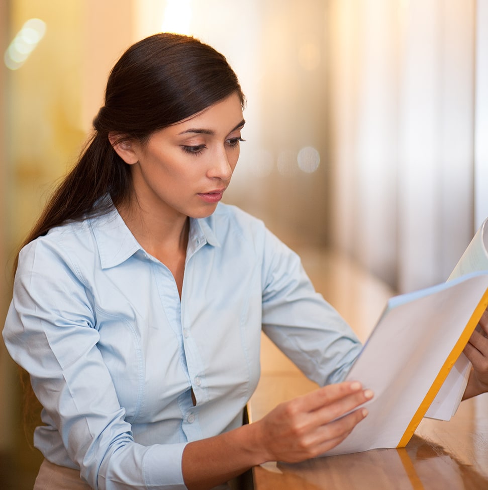 young-woman-reading-book-cafe1-min